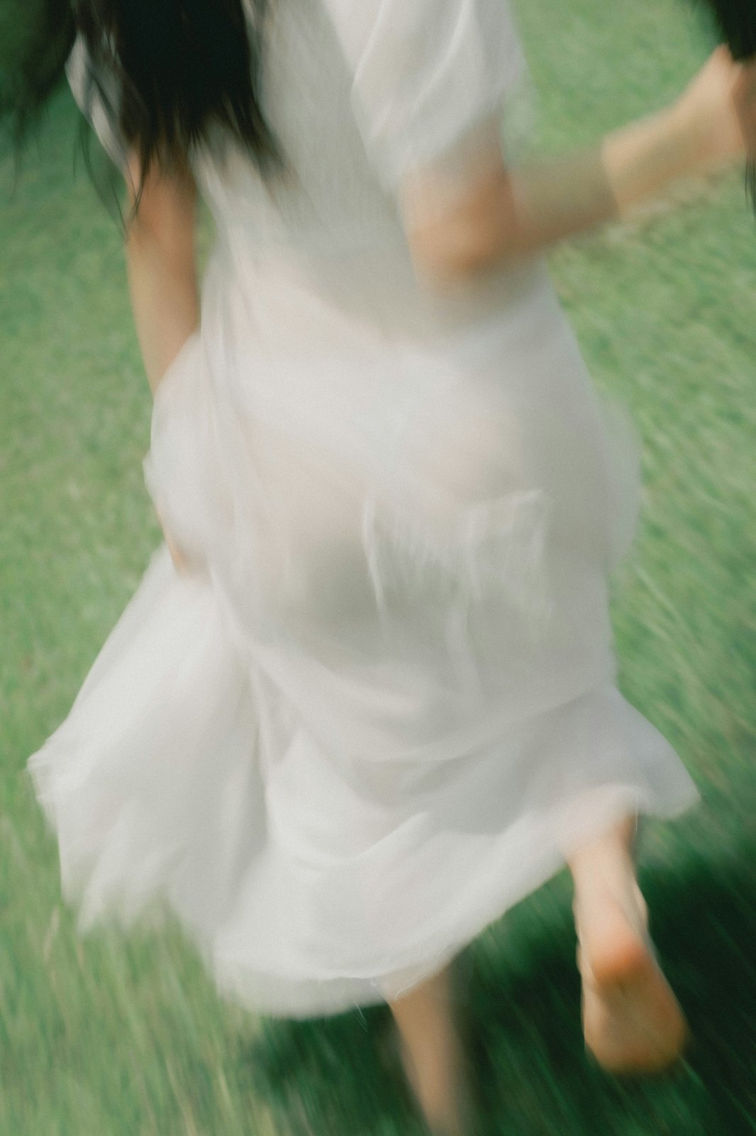Movement and white cloth in motion